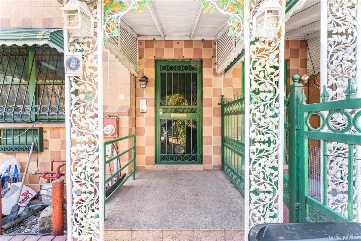 Single Family Crotona  Bronx, NY 10456, MLS-909320-3