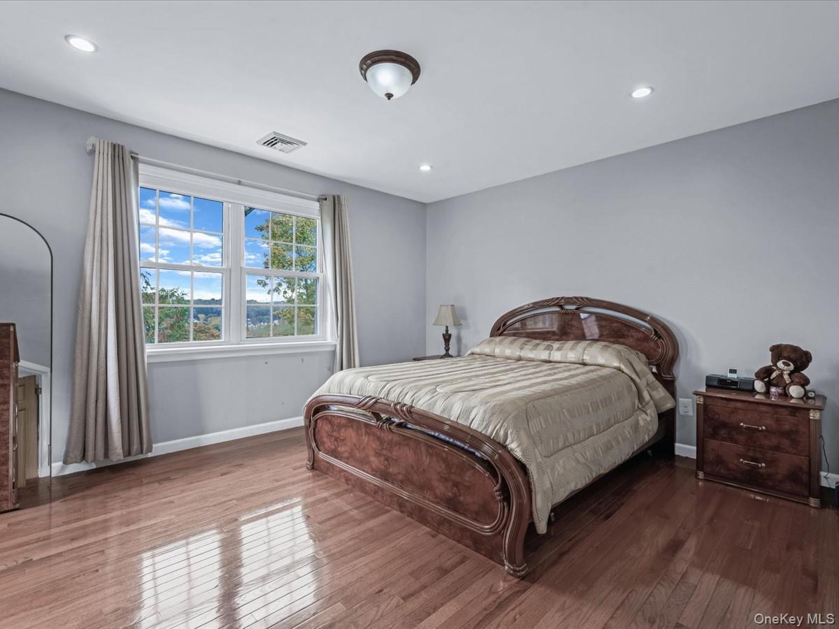 Single Family Berkshire  Westchester County, NY 10710, MLS-909344-17