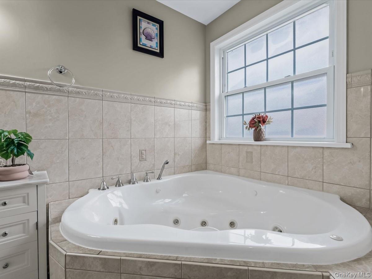 Single Family Berkshire  Westchester County, NY 10710, MLS-909344-21