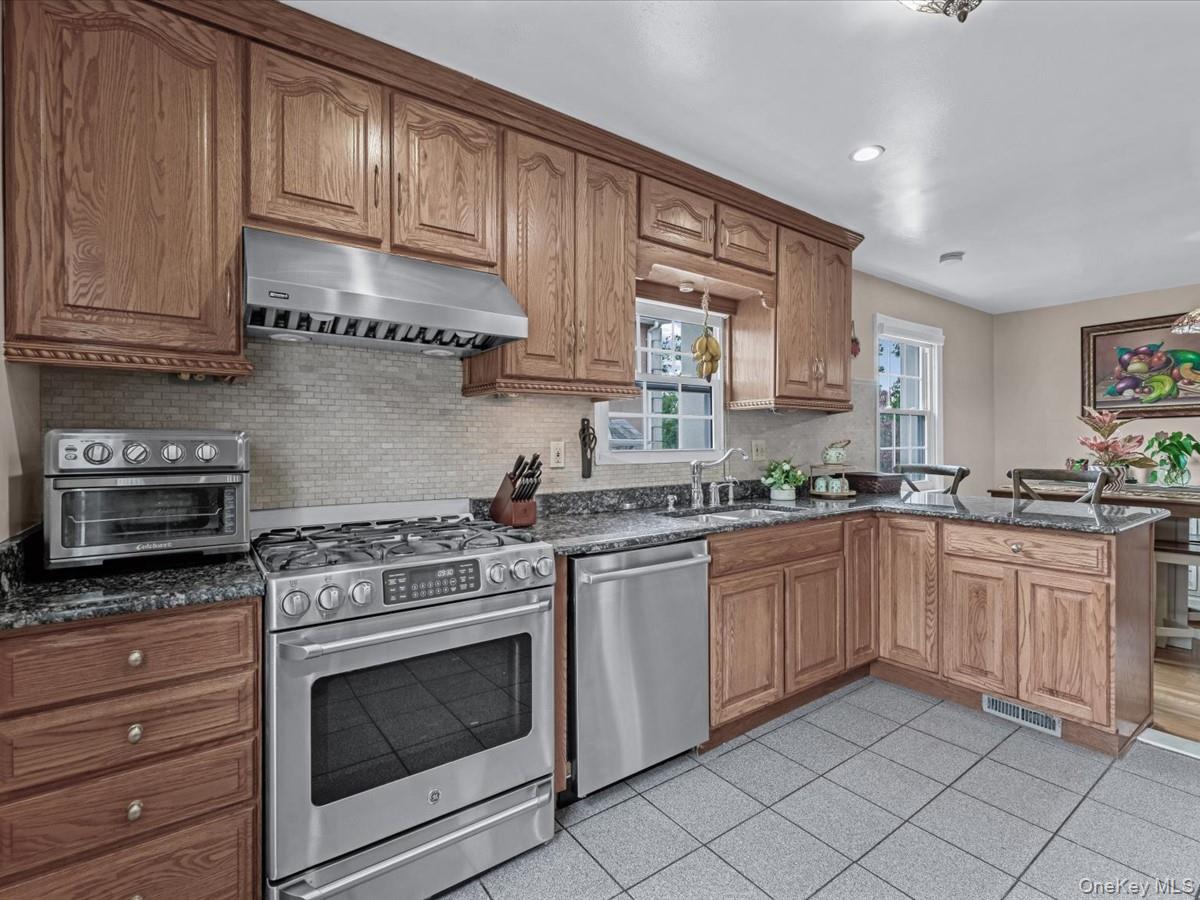 Single Family Berkshire  Westchester County, NY 10710, MLS-909344-7