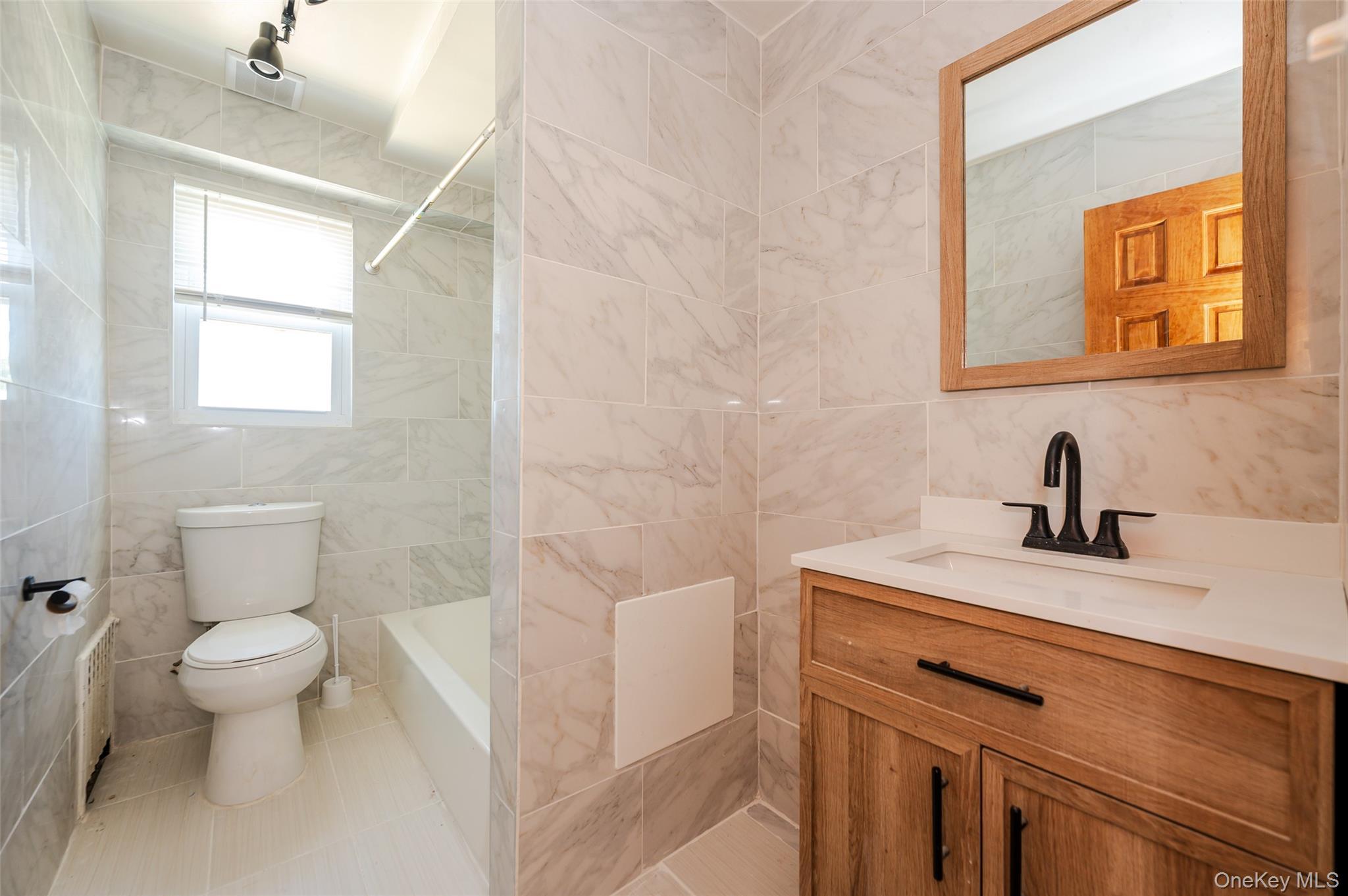 Single Family Collfield Staten Island, NY 10314, MLS-909409-21