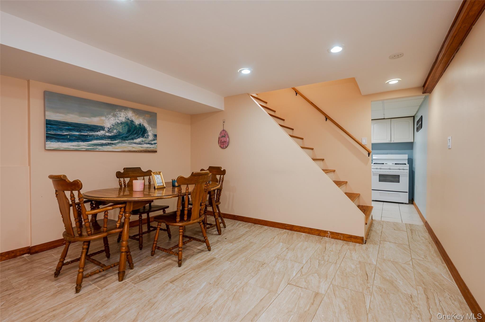 Single Family Collfield Staten Island, NY 10314, MLS-909409-23