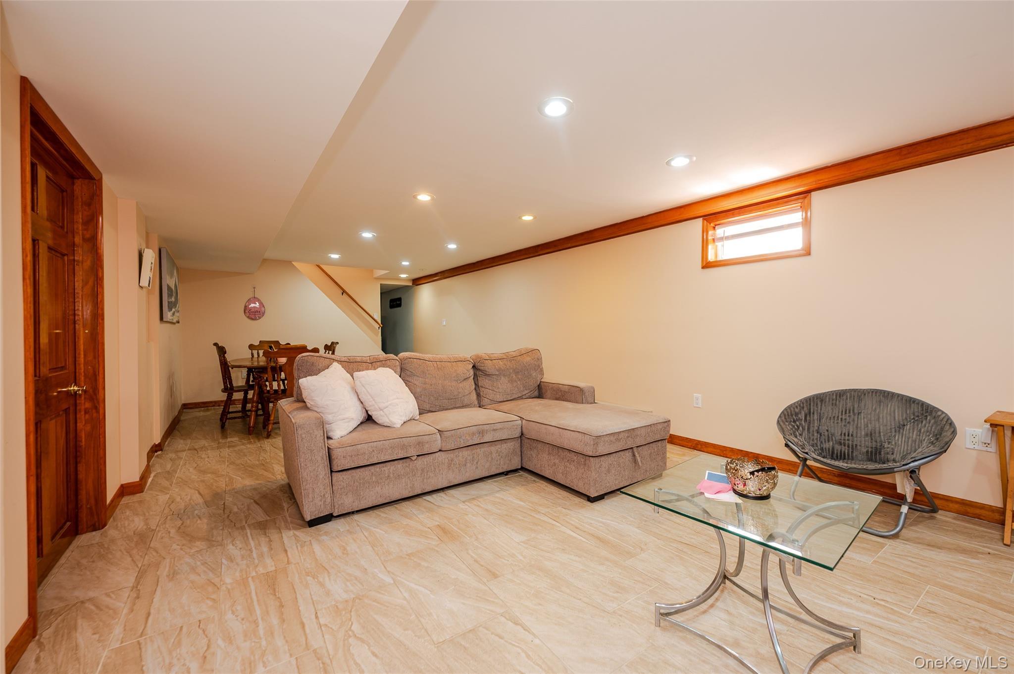 Single Family Collfield Staten Island, NY 10314, MLS-909409-25