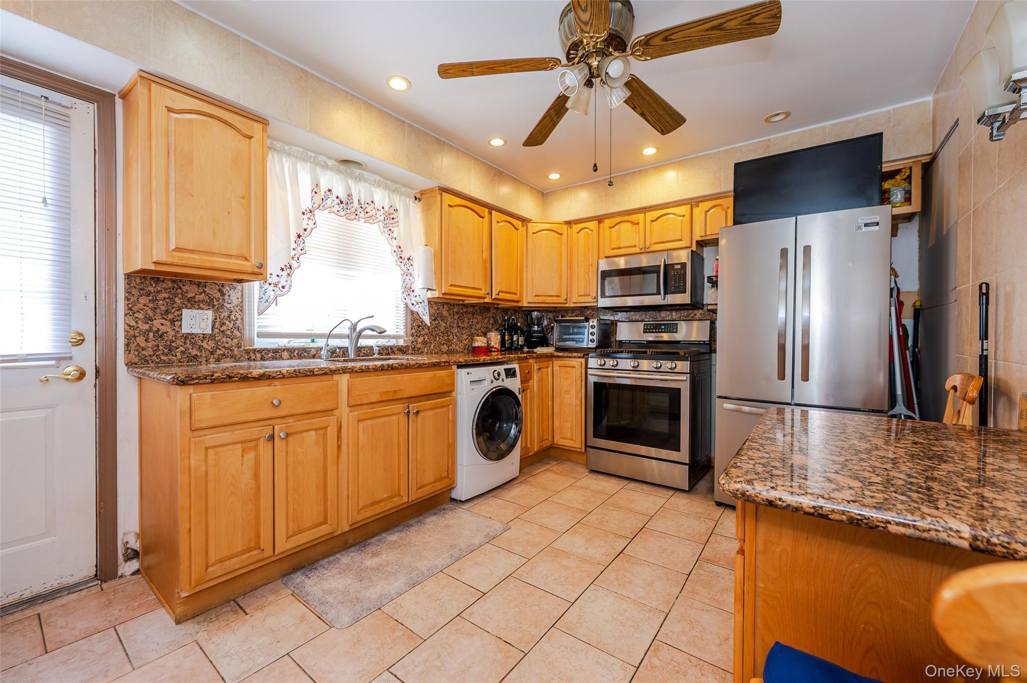 Single Family Collfield Staten Island, NY 10314, MLS-909409-7