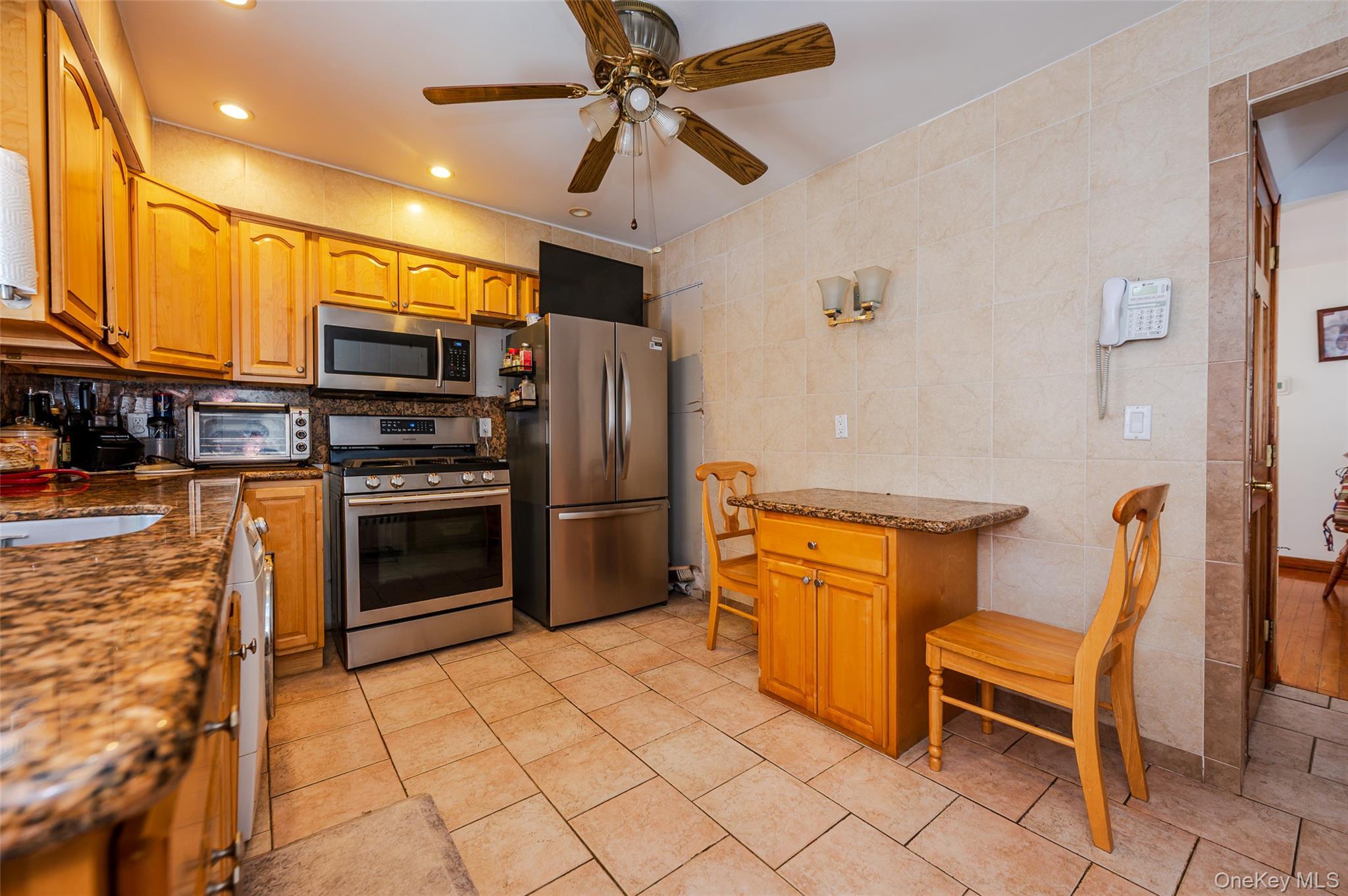 Single Family Collfield Staten Island, NY 10314, MLS-909409-8