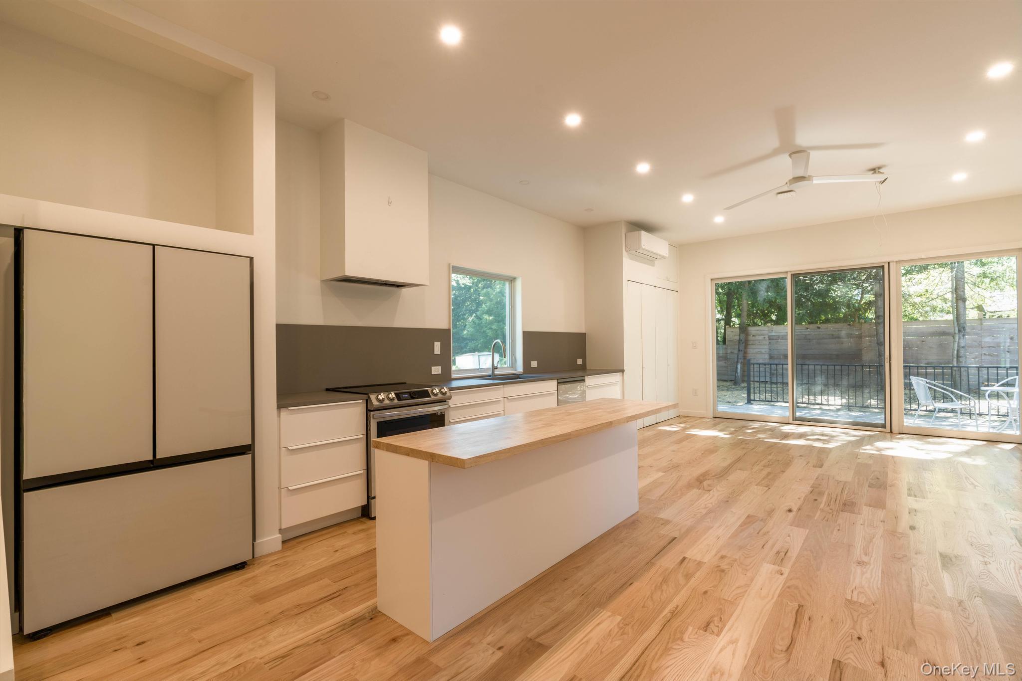 Single Family Glenwood Dutchess County, NY 12603, MLS-909464-13