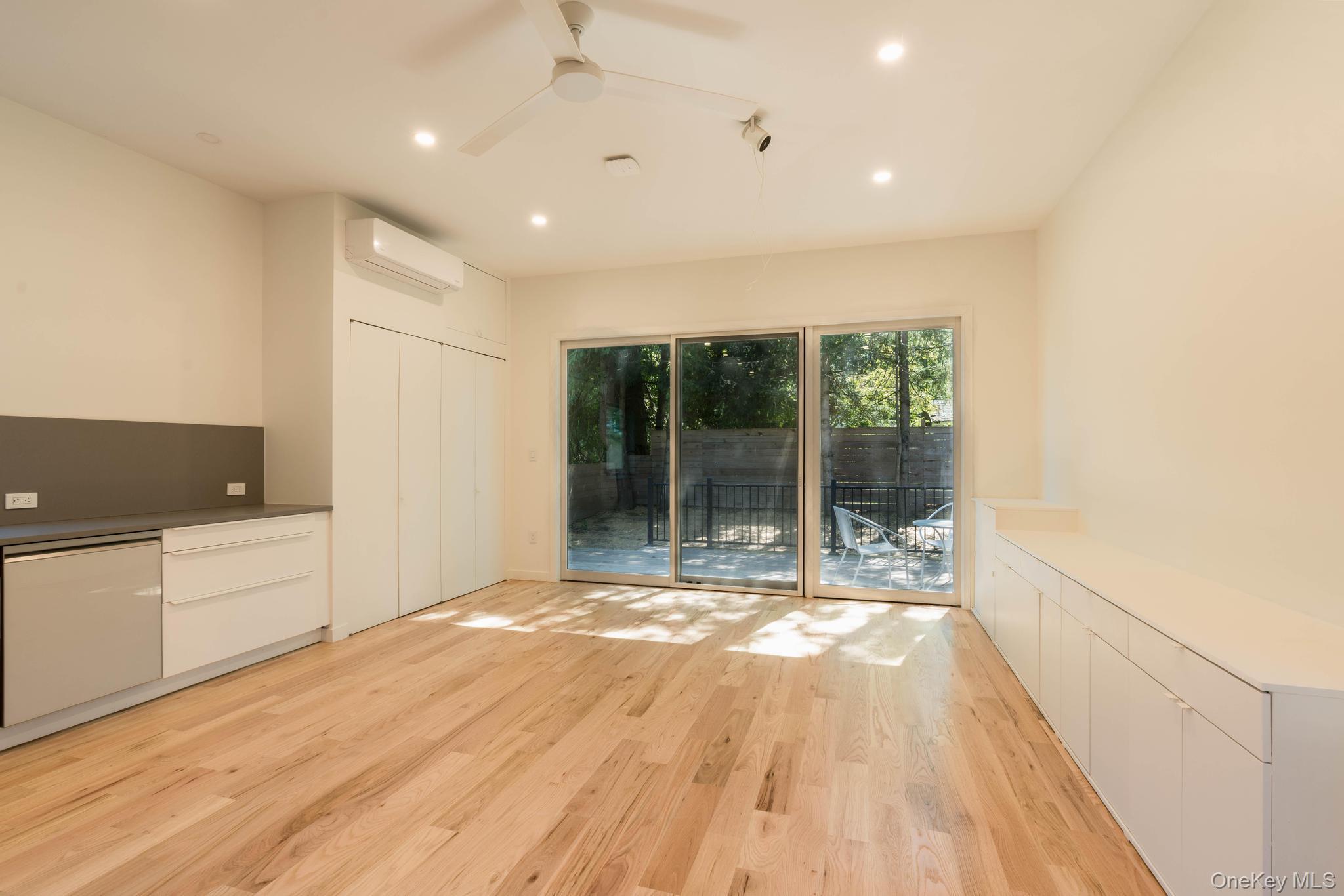 Single Family Glenwood Dutchess County, NY 12603, MLS-909464-14