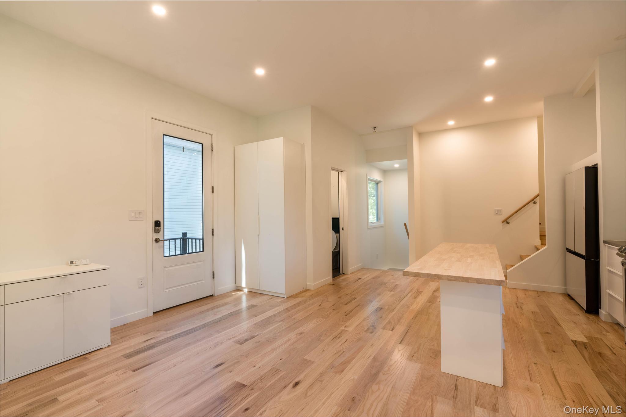 Single Family Glenwood Dutchess County, NY 12603, MLS-909464-16