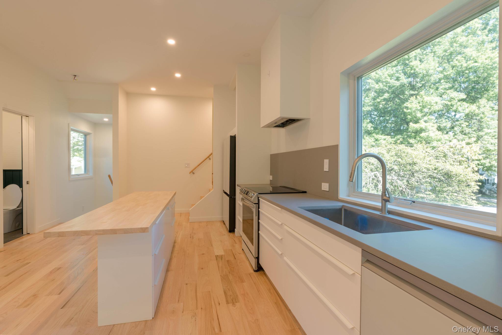 Single Family Glenwood Dutchess County, NY 12603, MLS-909464-18