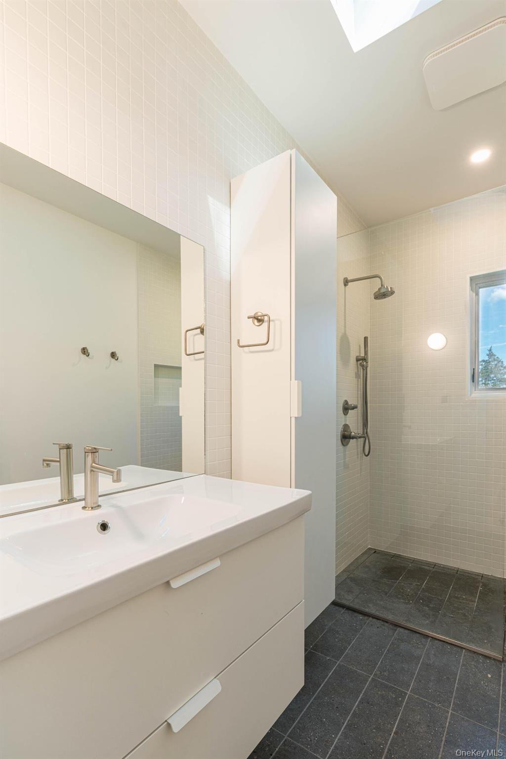 Single Family Glenwood Dutchess County, NY 12603, MLS-909464-33