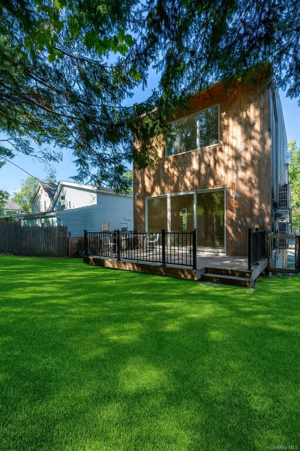 Single Family Glenwood Dutchess County, NY 12603, MLS-909464-8