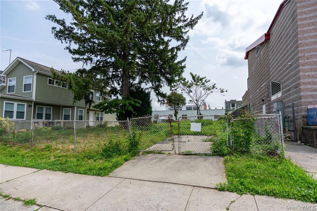 Land 12  Queens, NY 11357, MLS-909472-7