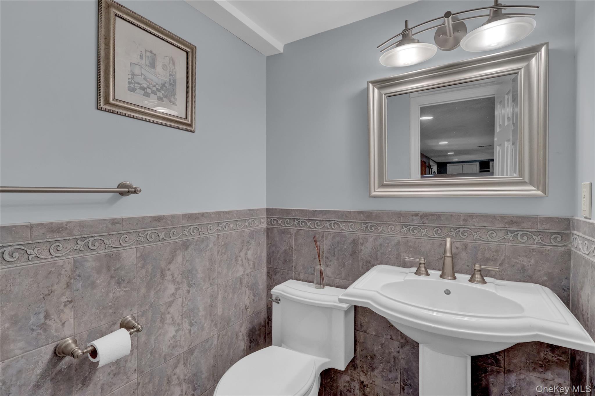 Single Family Cliff Suffolk County, NY 11777, MLS-909482-35