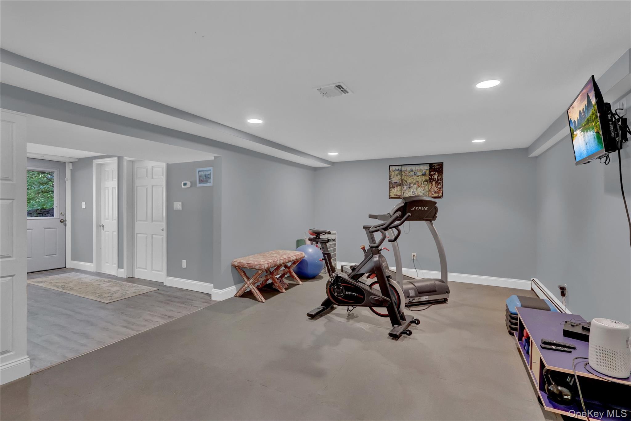 Single Family Cliff Suffolk County, NY 11777, MLS-909482-37