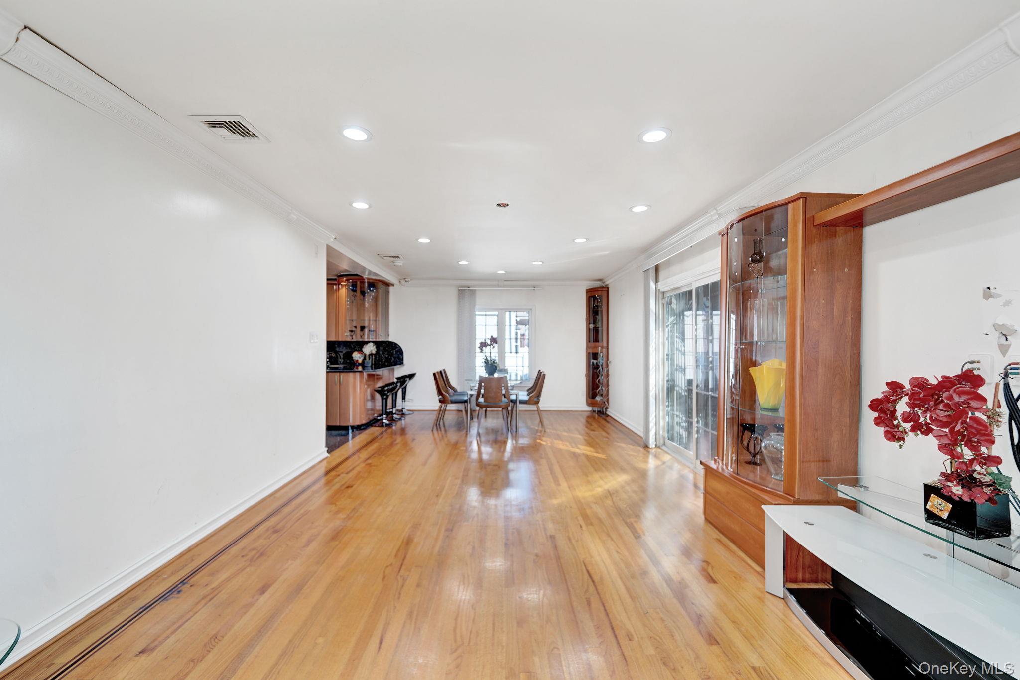 Single Family 194th Queens, NY 11366, MLS-909489-15