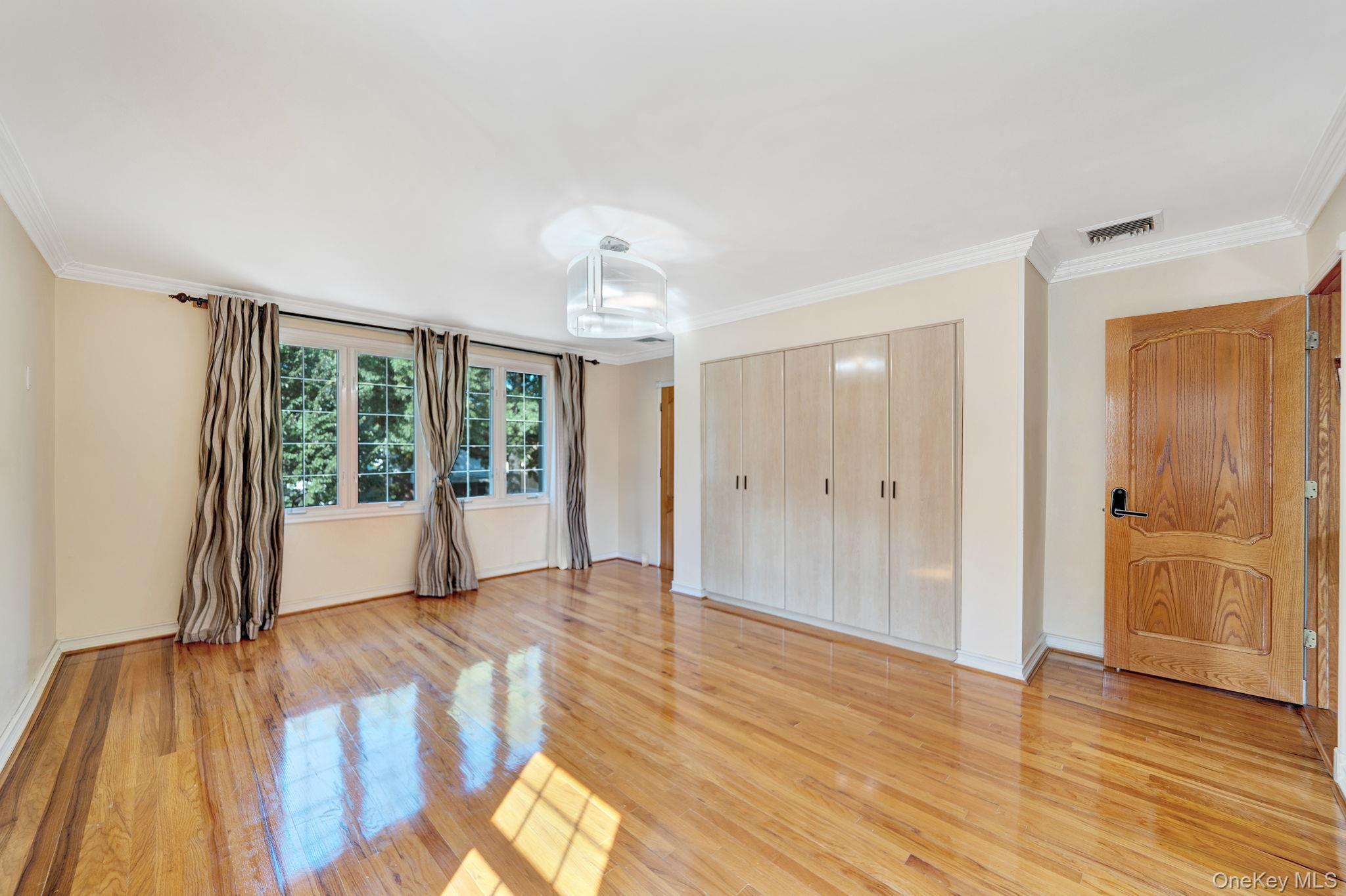 Single Family 194th Queens, NY 11366, MLS-909489-21