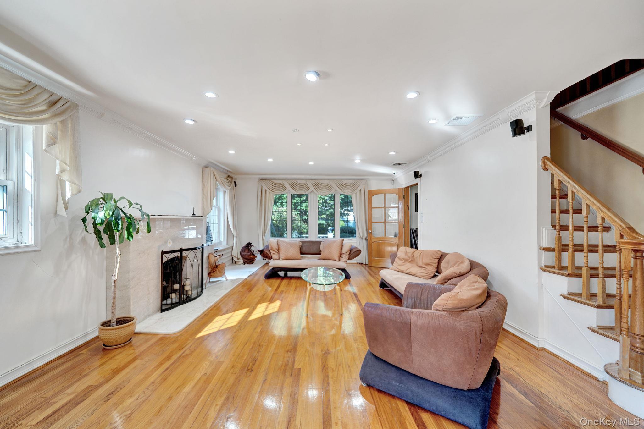 Single Family 194th Queens, NY 11366, MLS-909489-4