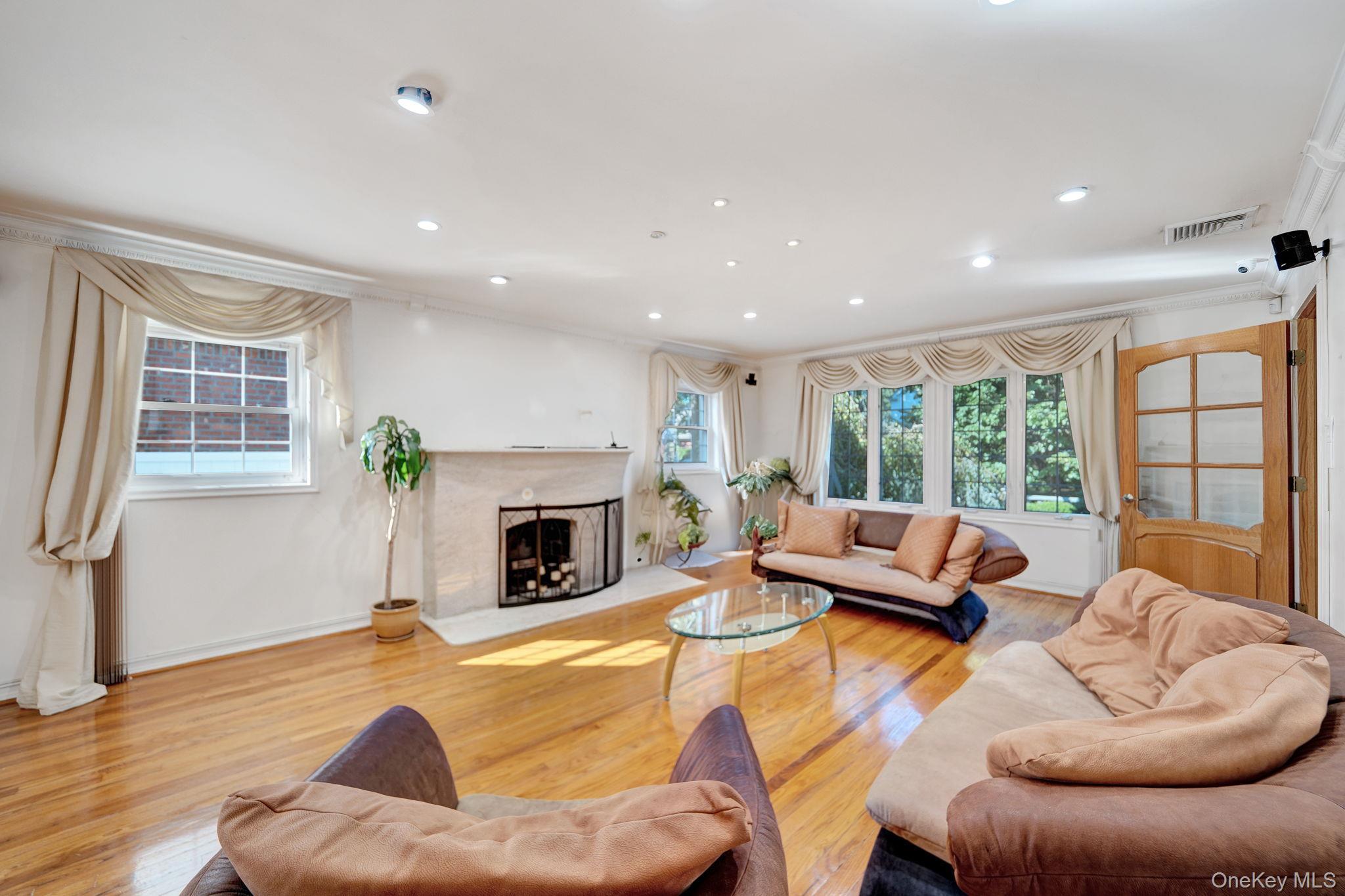 Single Family 194th Queens, NY 11366, MLS-909489-5