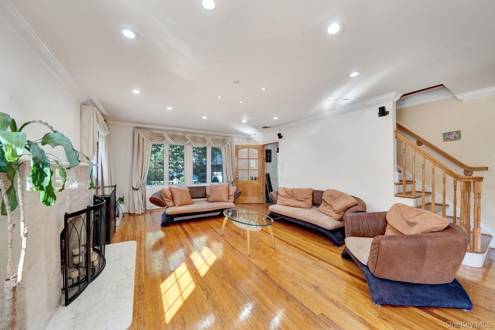 Single Family 194th Queens, NY 11366, MLS-909489-6