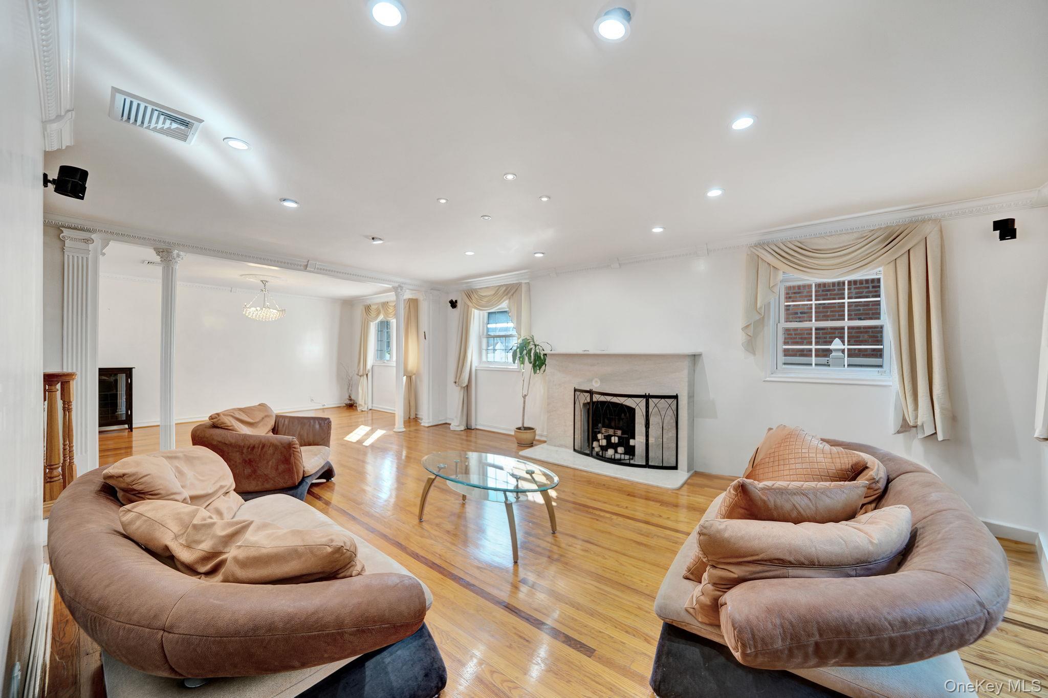 Single Family 194th Queens, NY 11366, MLS-909489-7