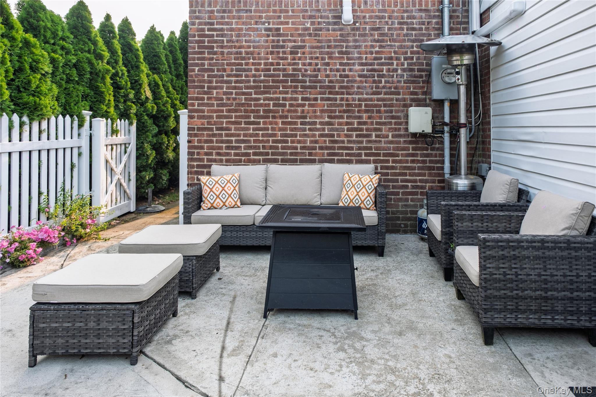 Single Family Elton  Nassau County, NY 11530, MLS-909541-32