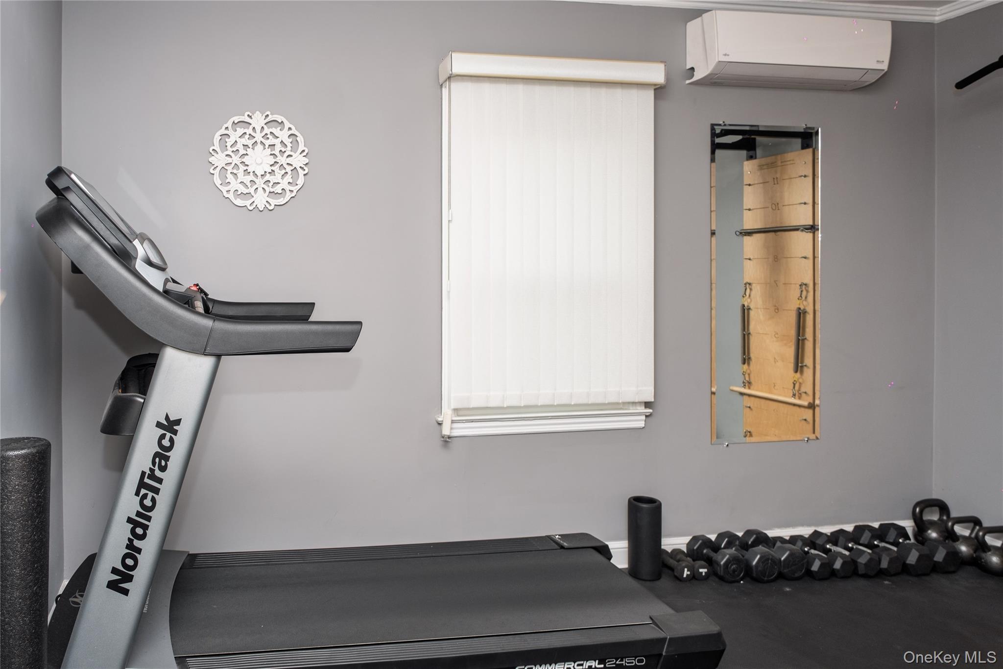 Single Family Elton  Nassau County, NY 11530, MLS-909541-40