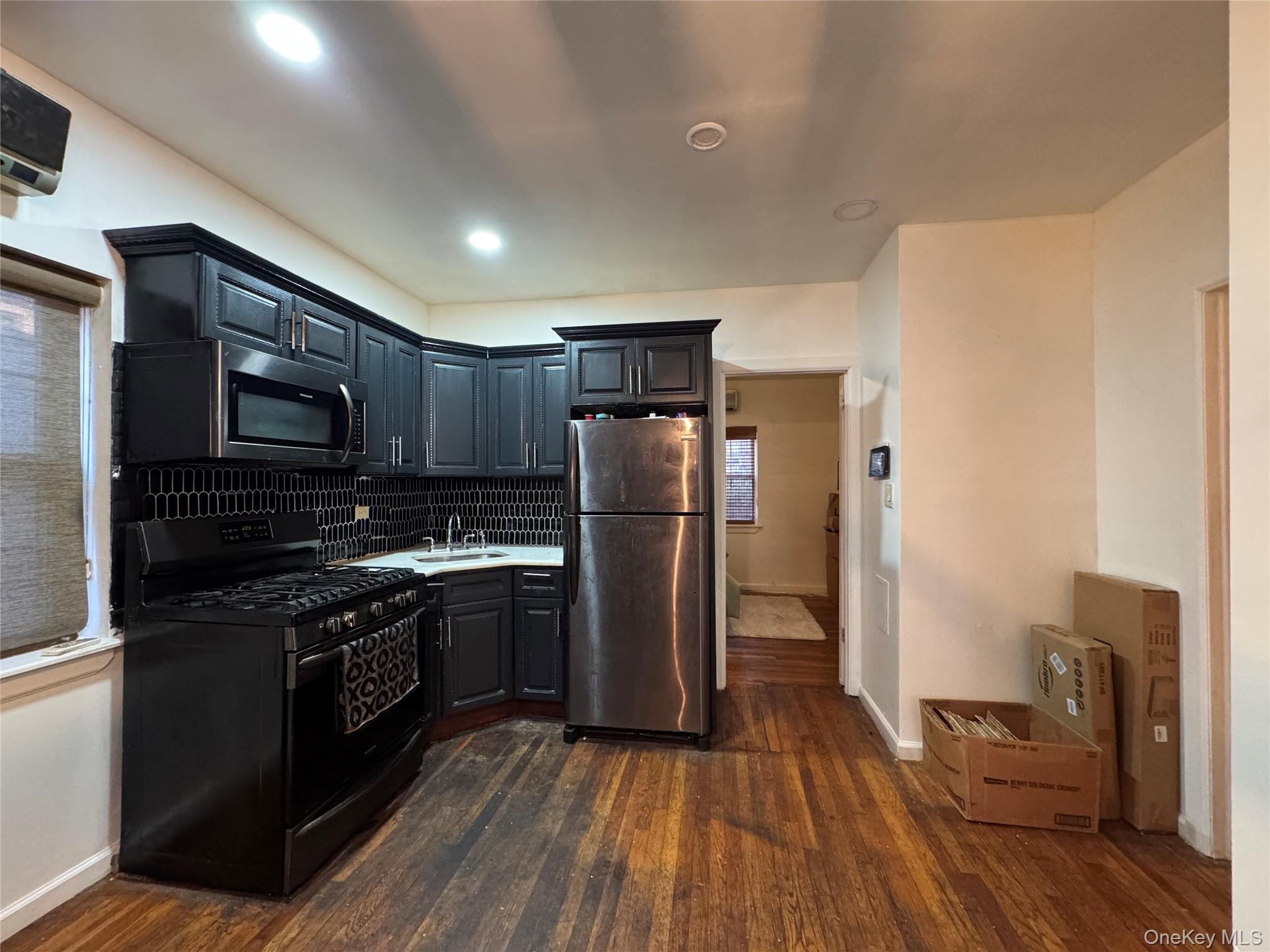 Single Family Pitman  Bronx, NY 10466, MLS-909552-21