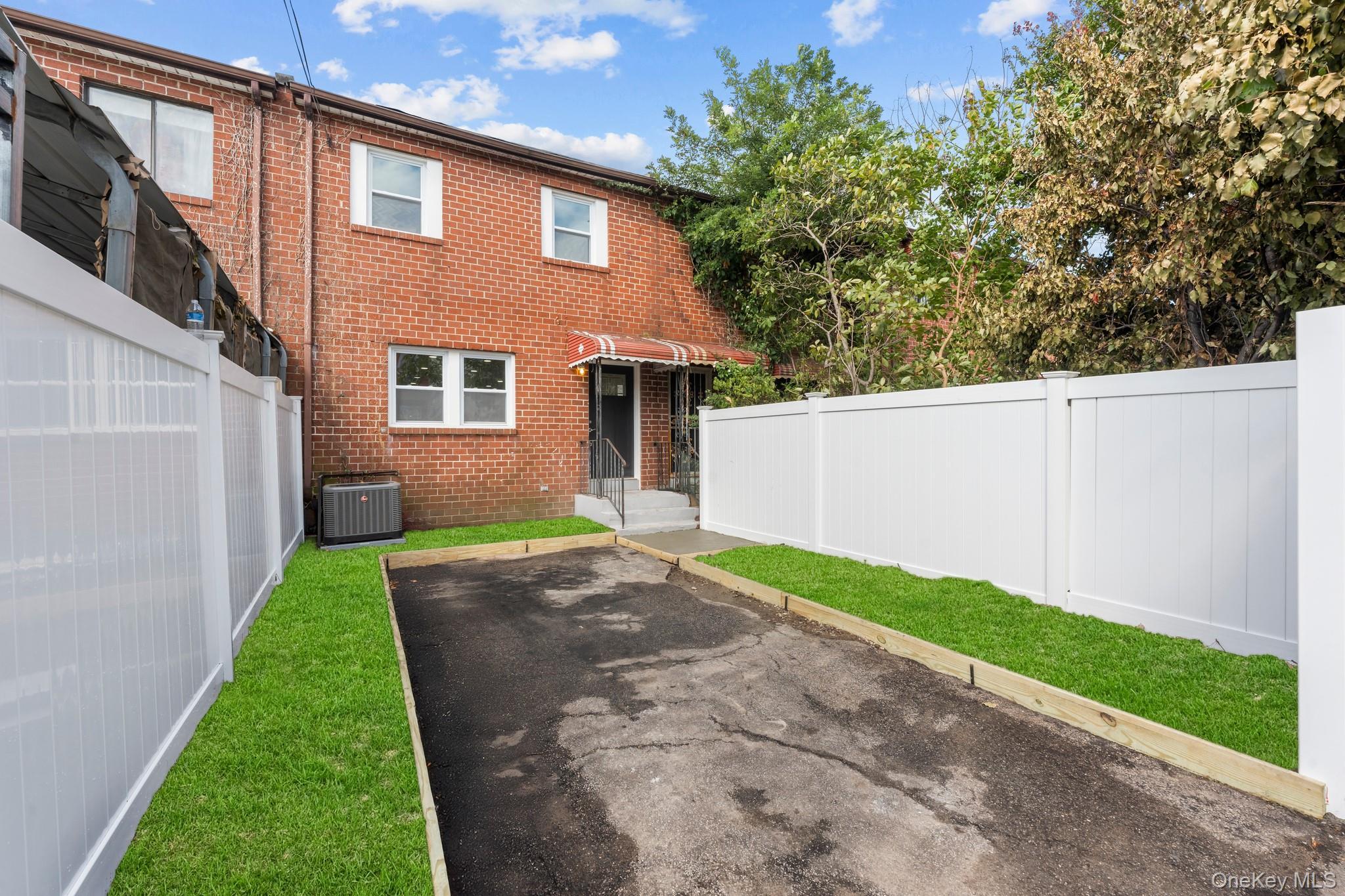 Single Family Rockaway  Brooklyn, NY 11212, MLS-909553-11