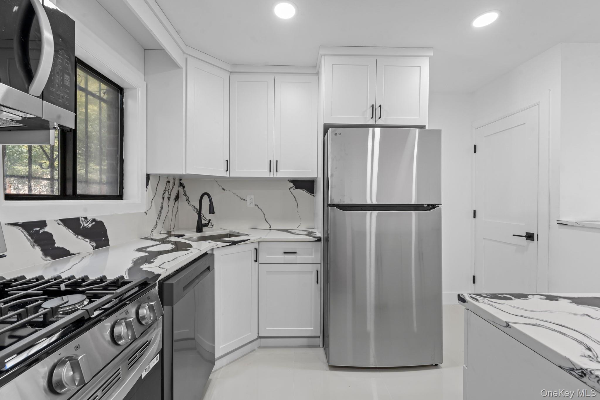 Single Family Rockaway  Brooklyn, NY 11212, MLS-909553-3