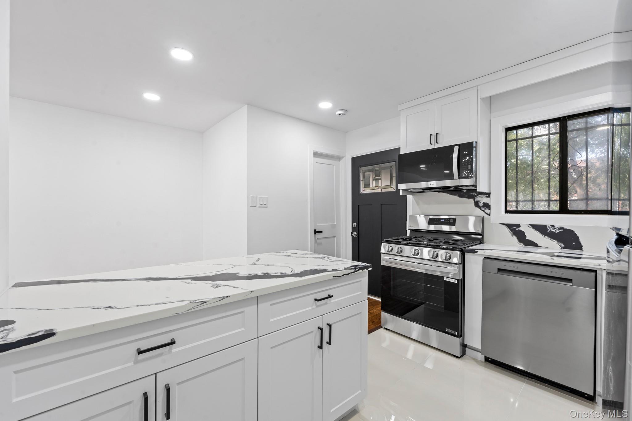 Single Family Rockaway  Brooklyn, NY 11212, MLS-909553-4