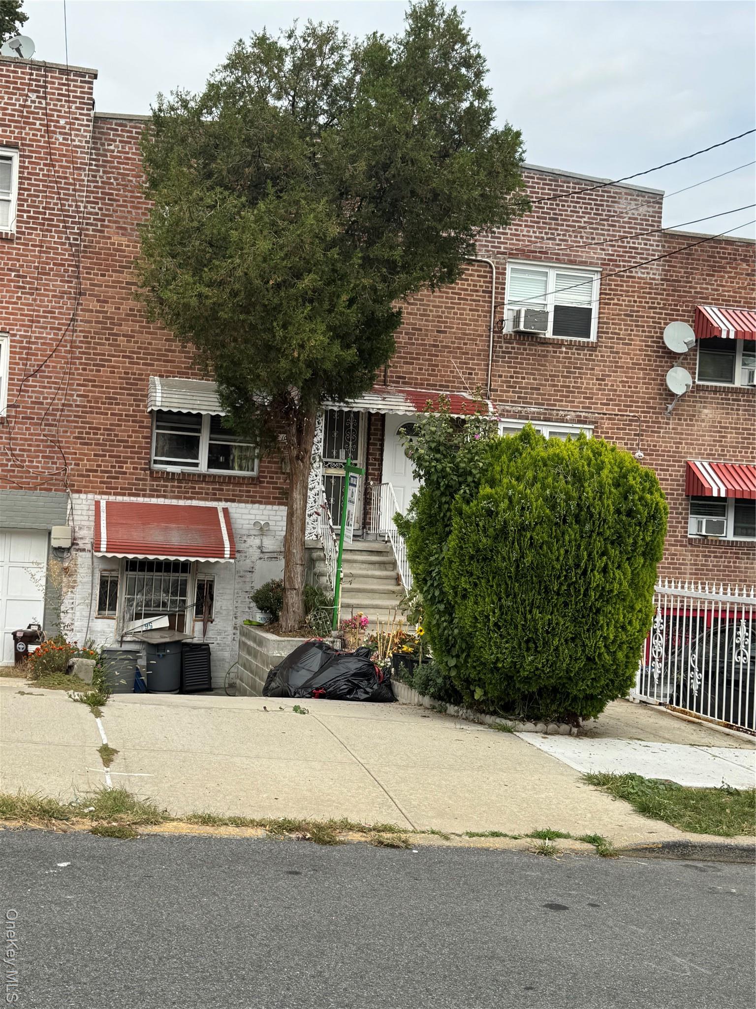 Single Family E 229 Street,  Bronx,   Bronx, NY 10466, MLS-909569-3