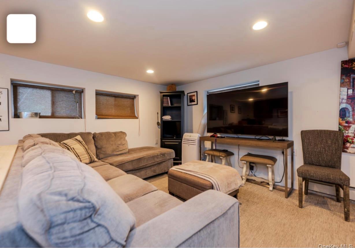 Single Family Park Nassau County, NY 11581, MLS-909595-15