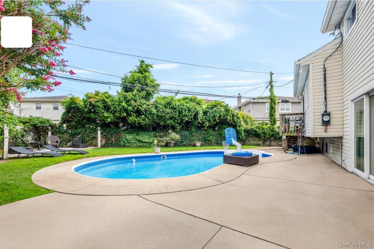 Single Family Park  Nassau County, NY 11581, MLS-909595-18