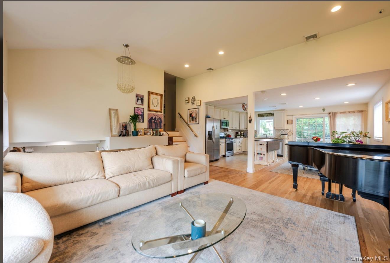 Single Family Park Nassau County, NY 11581, MLS-909595-4