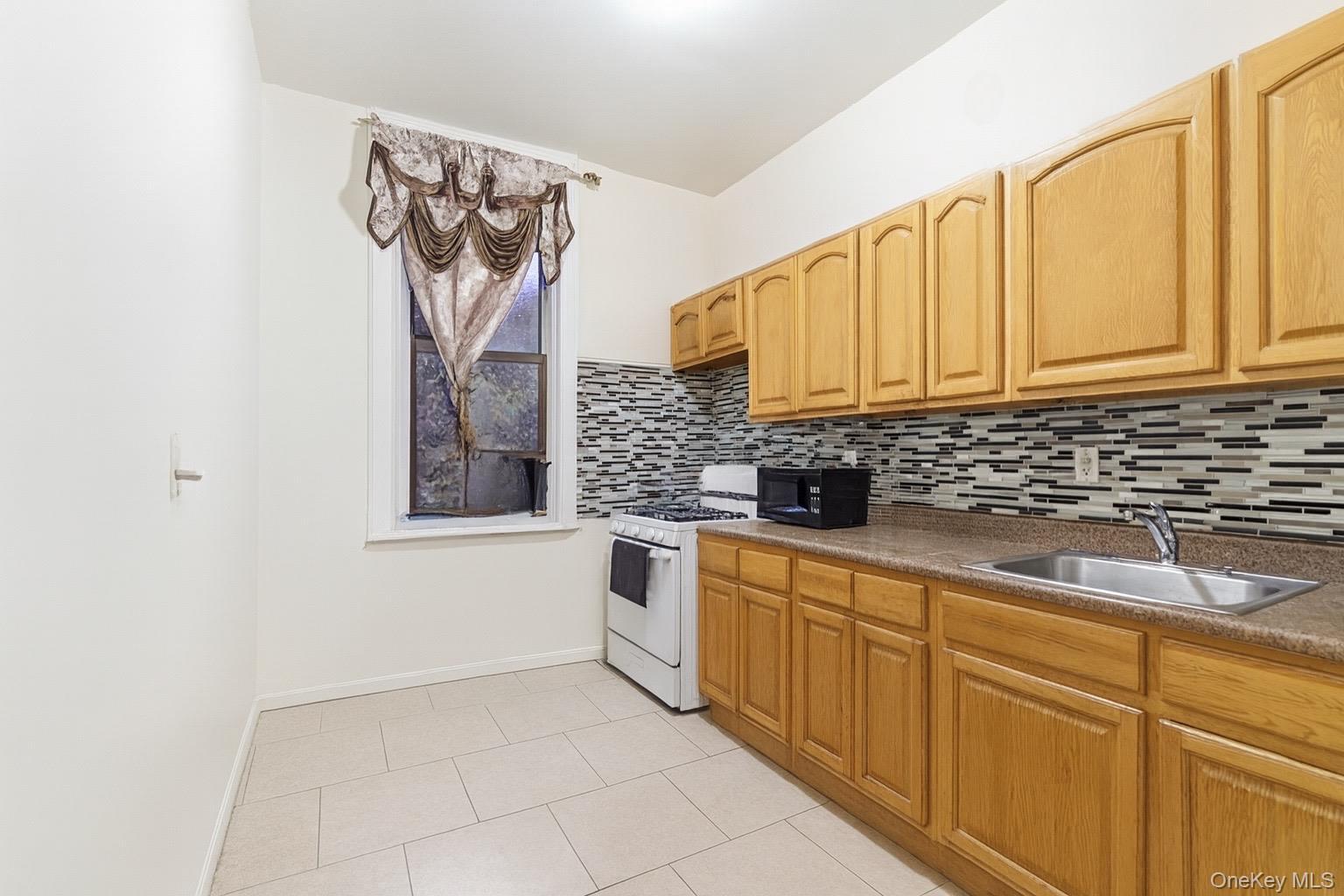 Commercial Sale Clay Bronx, NY 10456, MLS-909602-11