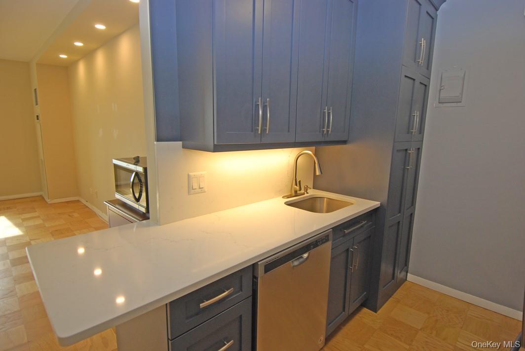 Coop Grand Central  Queens, NY 11005, MLS-909612-8