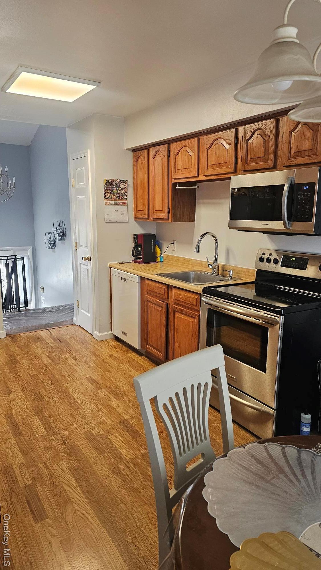 Single Family 4th  Suffolk County, NY 11795, MLS-909627-4