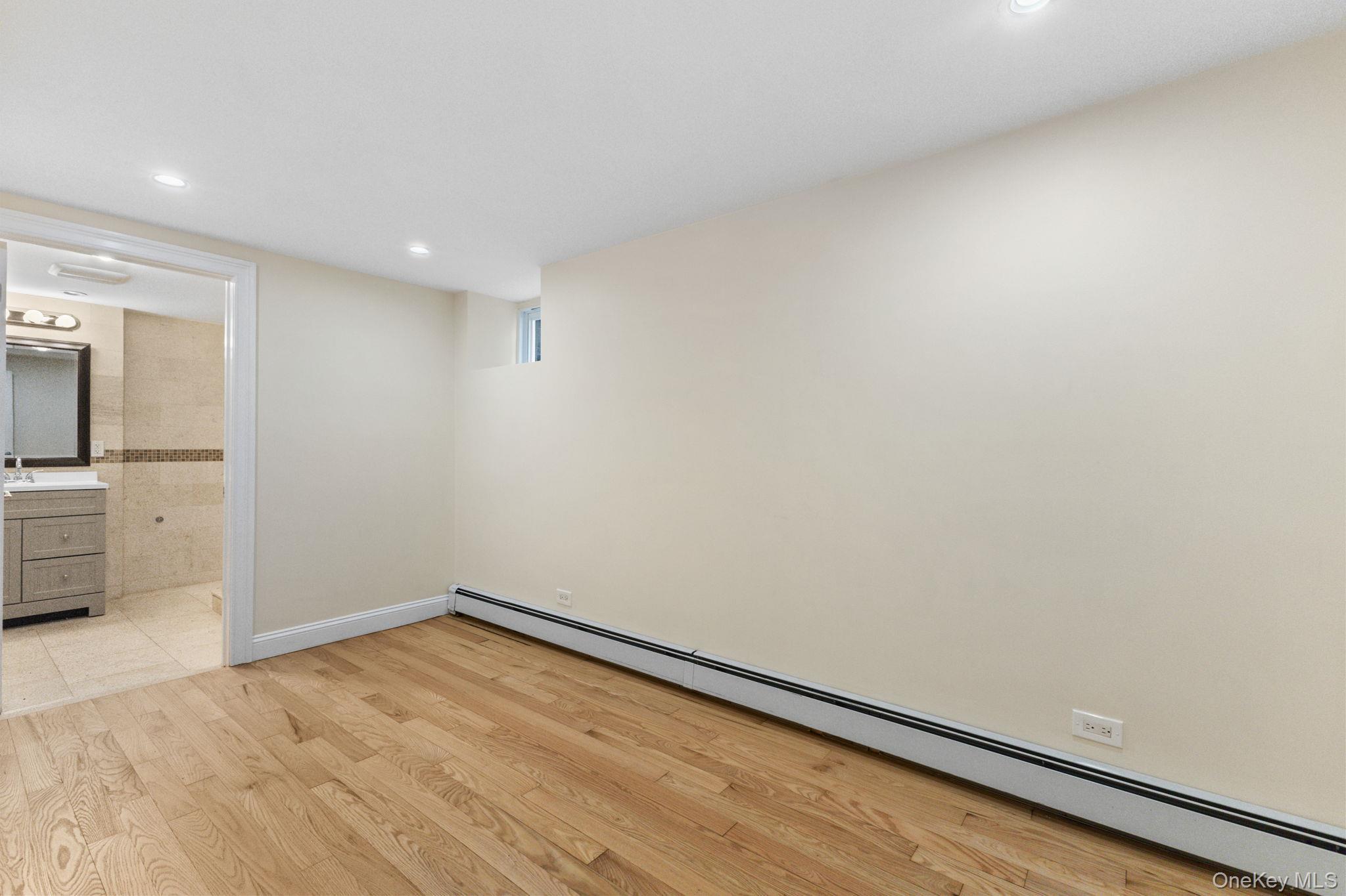 Single Family Liebig  Bronx, NY 10471, MLS-909638-35