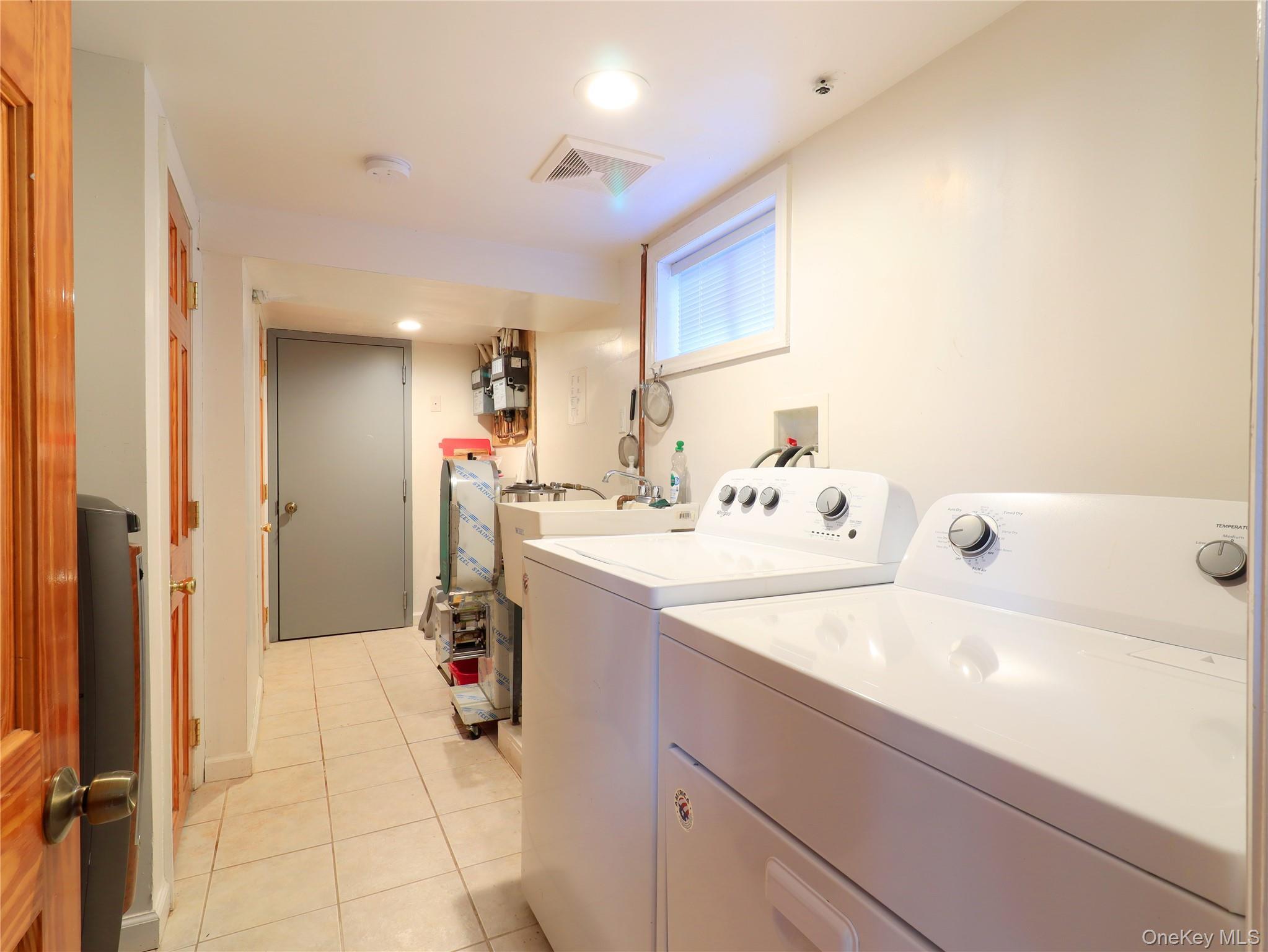 Single Family 220th Queens, NY 11361, MLS-909646-34