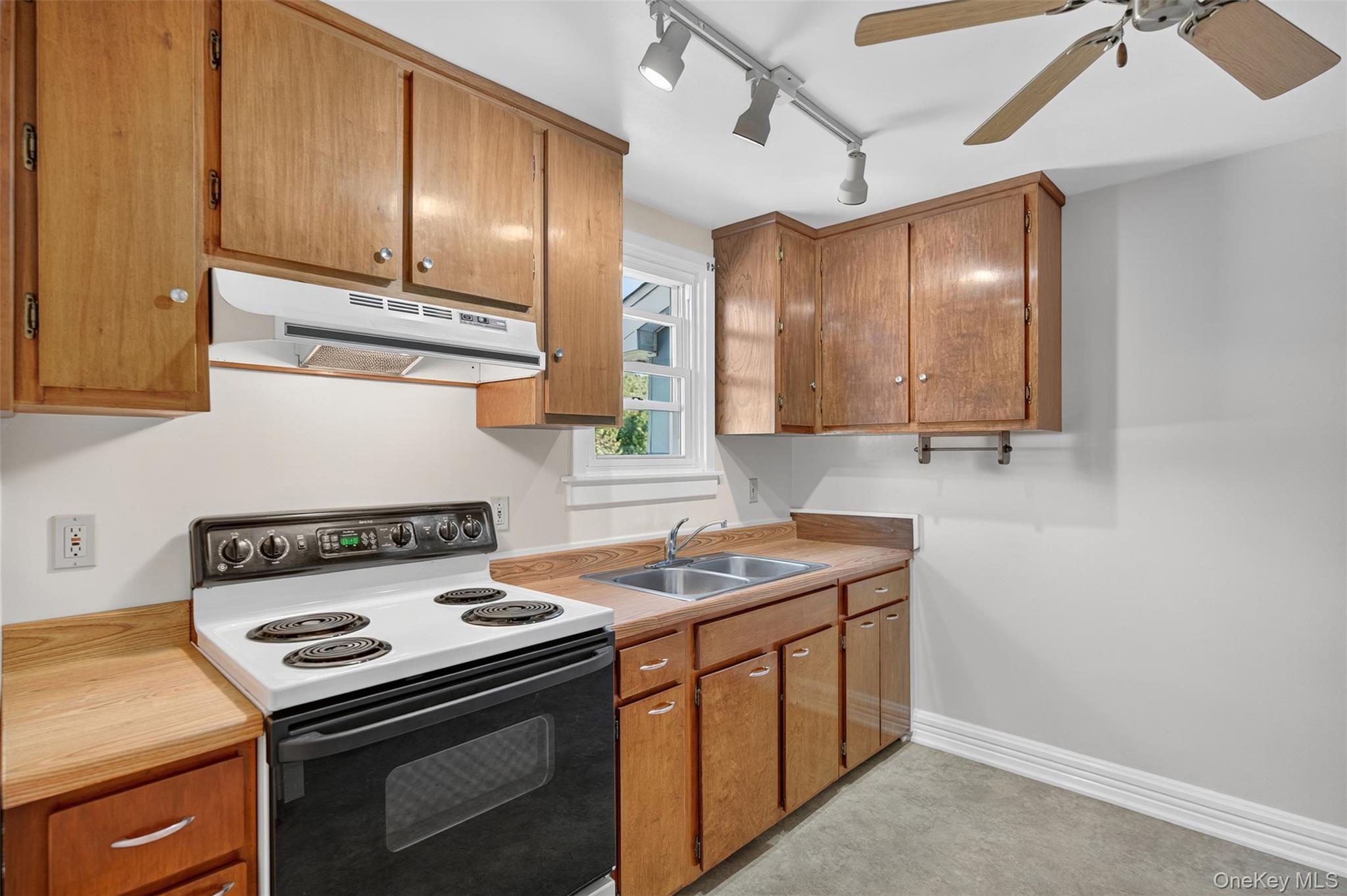 Single Family Mulberry Dutchess County, NY 12572, MLS-909649-22