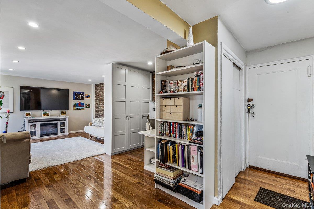 Coop Melbourne  Queens, NY 11367, MLS-909670-7