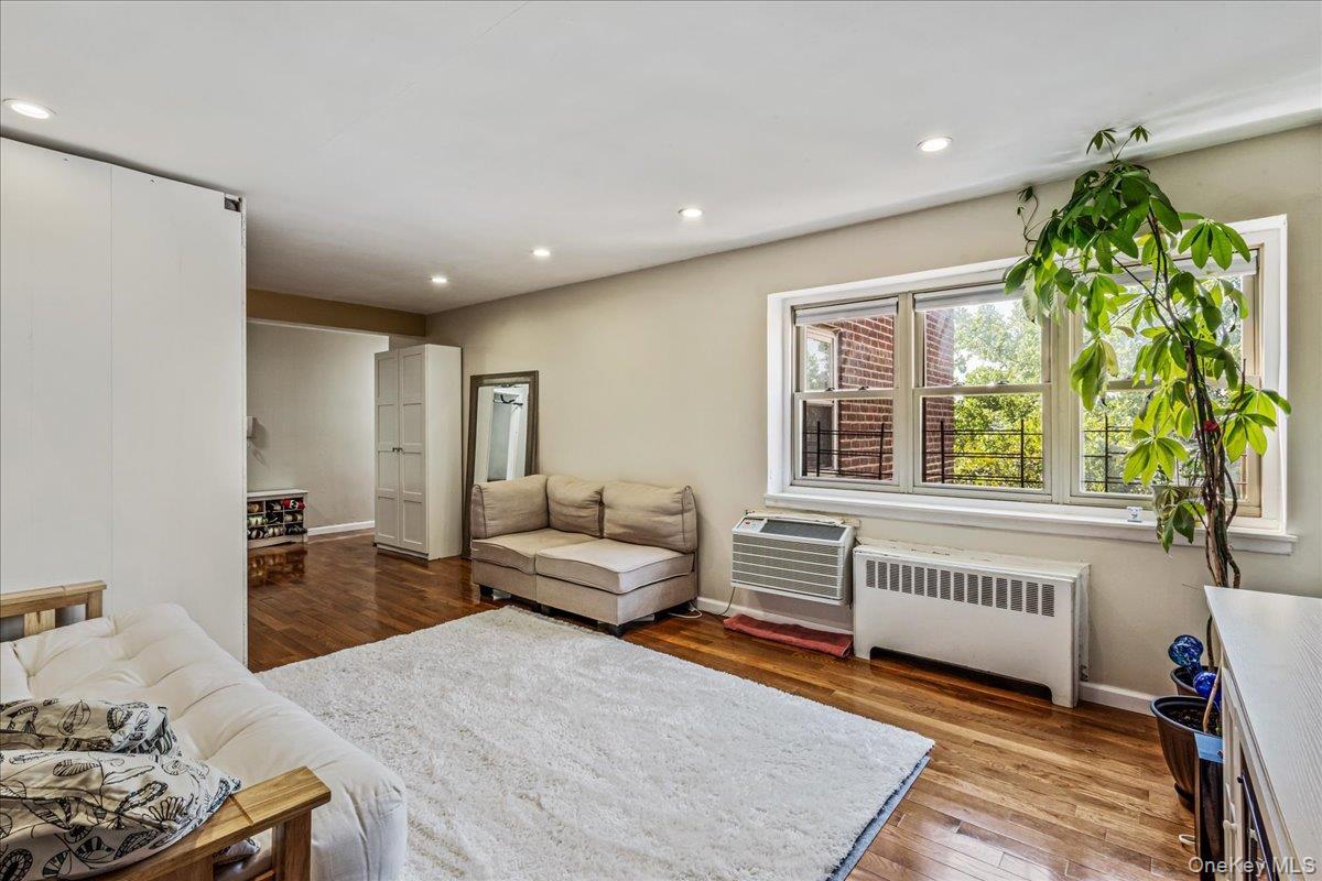 Coop Melbourne  Queens, NY 11367, MLS-909670-8