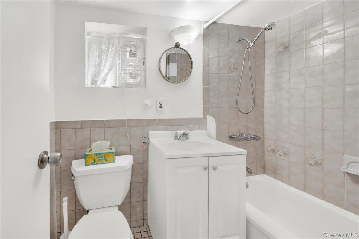 Single Family Wilcox  Bronx, NY 10465, MLS-909775-22