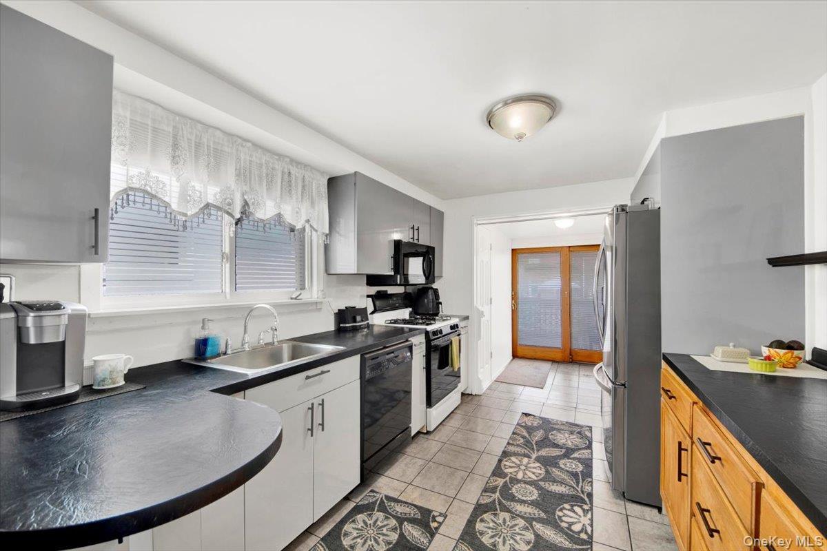 Single Family Wilcox  Bronx, NY 10465, MLS-909775-9