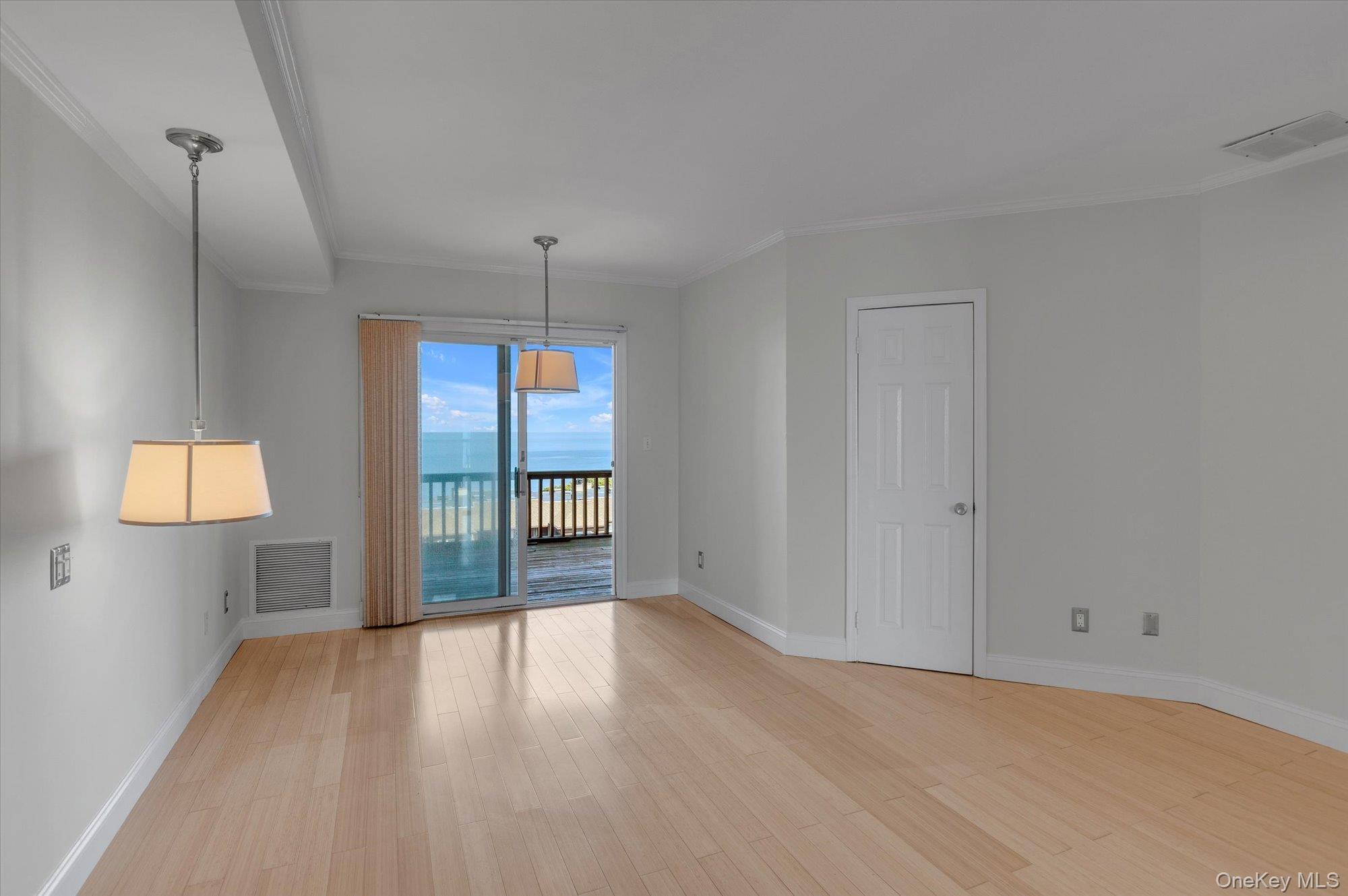 Condo Fox Hill  Suffolk County, NY 11933, MLS-909779-12