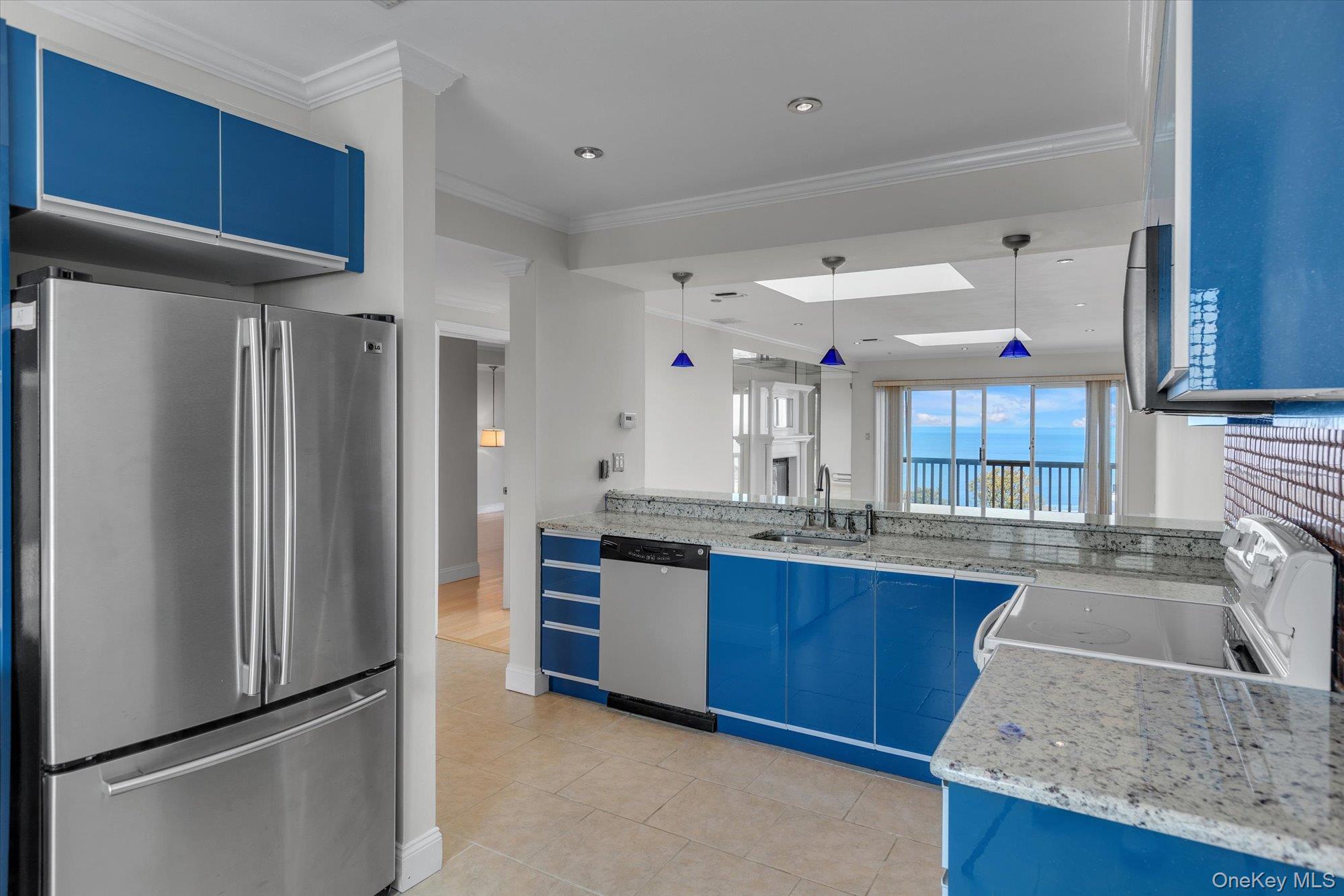 Condo Fox Hill  Suffolk County, NY 11933, MLS-909779-9