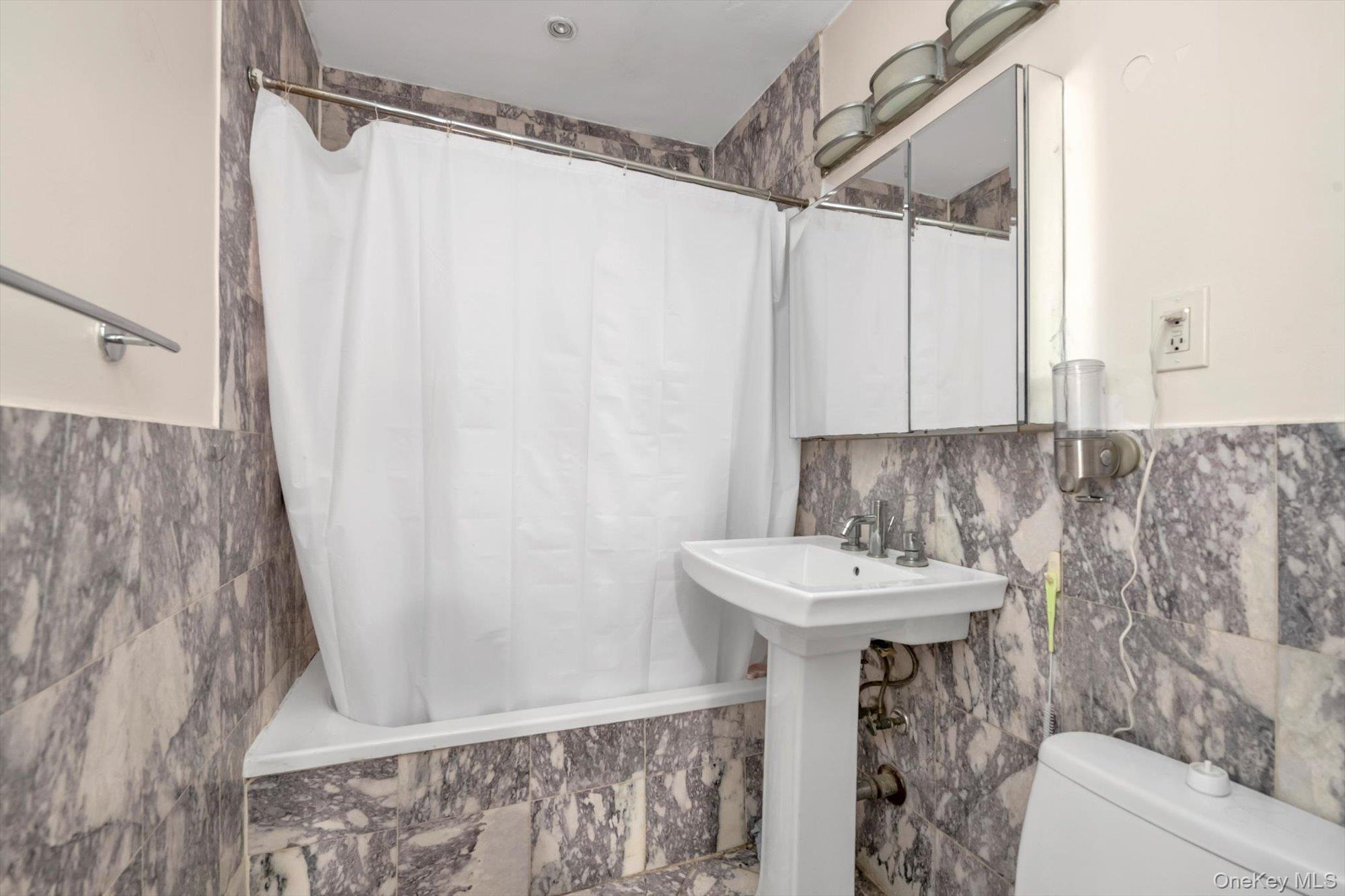 Coop 71st  Queens, NY 11367, MLS-909786-9