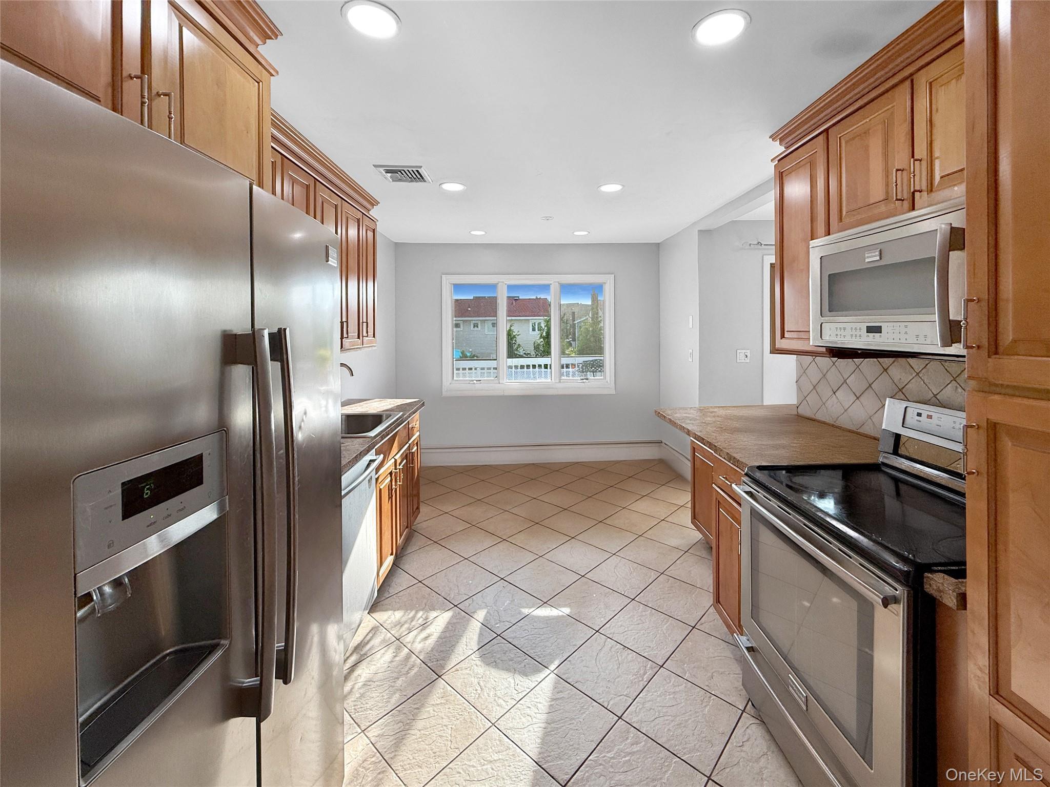 Single Family Empire Nassau County, NY 11558, MLS-909812-12