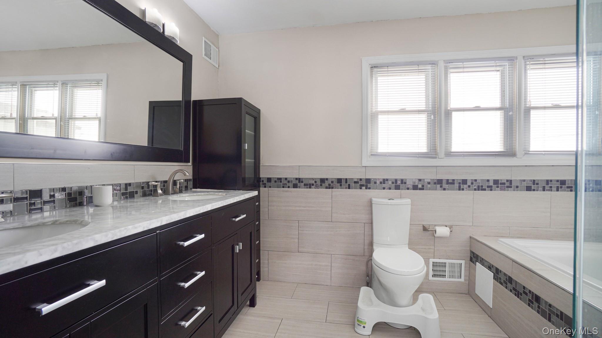 Single Family Sheldon Staten Island, NY 10309, MLS-909833-23