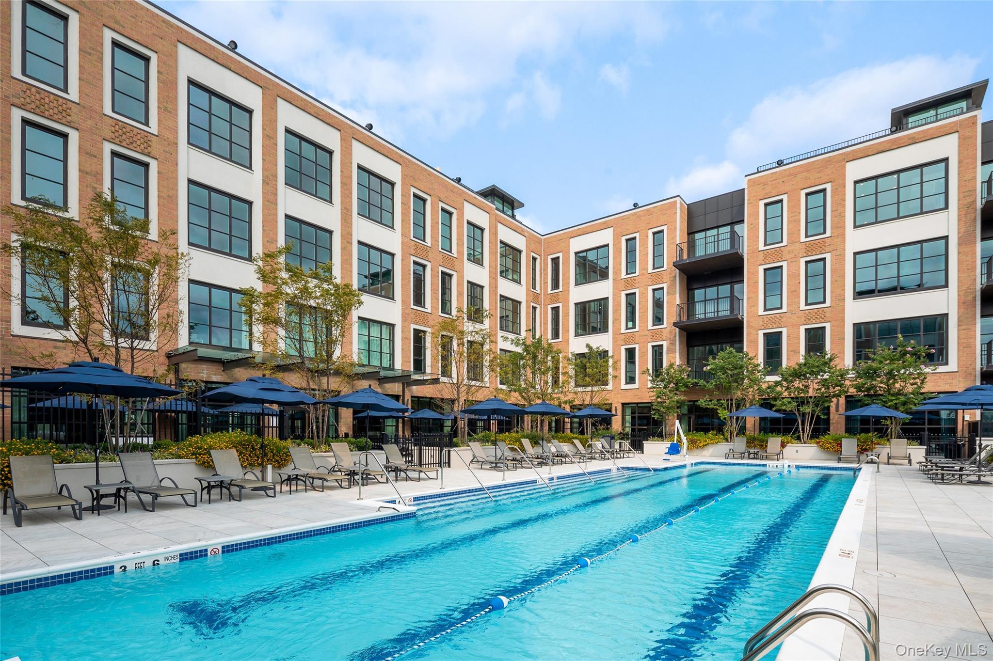 Condo Garvies Point  Nassau County, NY 11542, MLS-909905-16